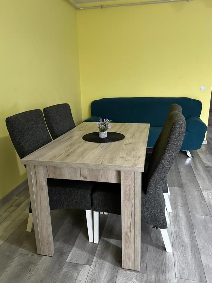 Kiwi Apartment Bistriţa Exterior foto